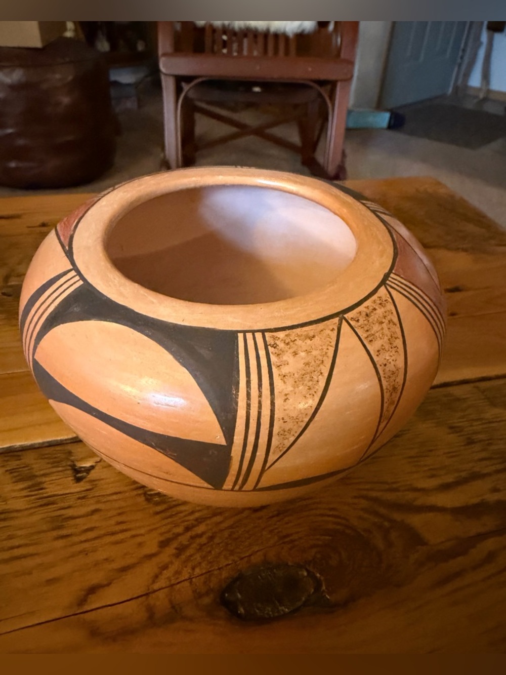Beautiful vintage Hopi pottery piece signed by renowned Hopi artist Stella Huma. - Picture 10 of 13